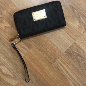 Micheal kors wristlet
